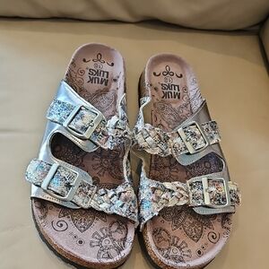Muk Luks Womans Silver and Colorful Pattern Sandals
